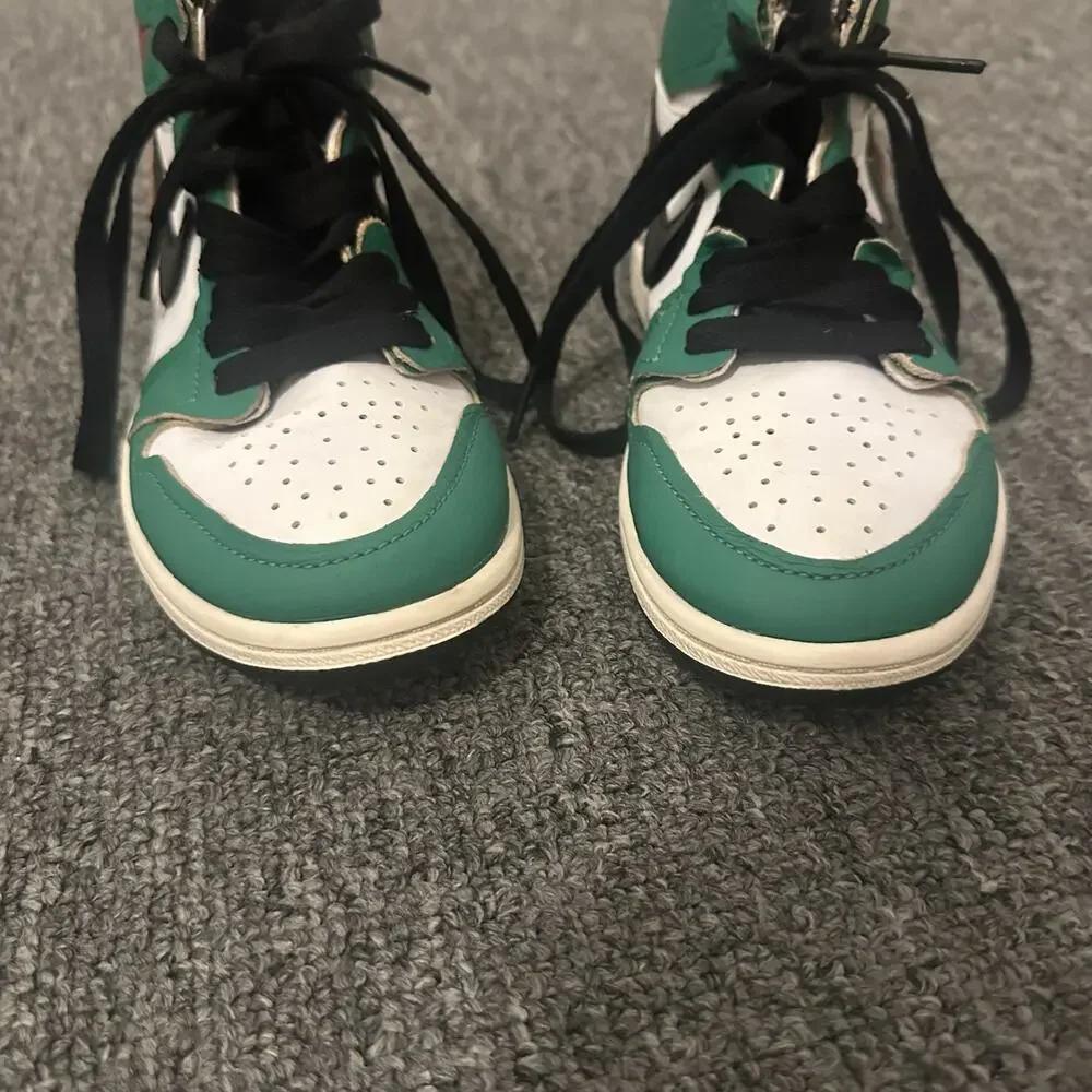 Nike Air Jordan 1 Retro High OG Lucky Green Youth 1
